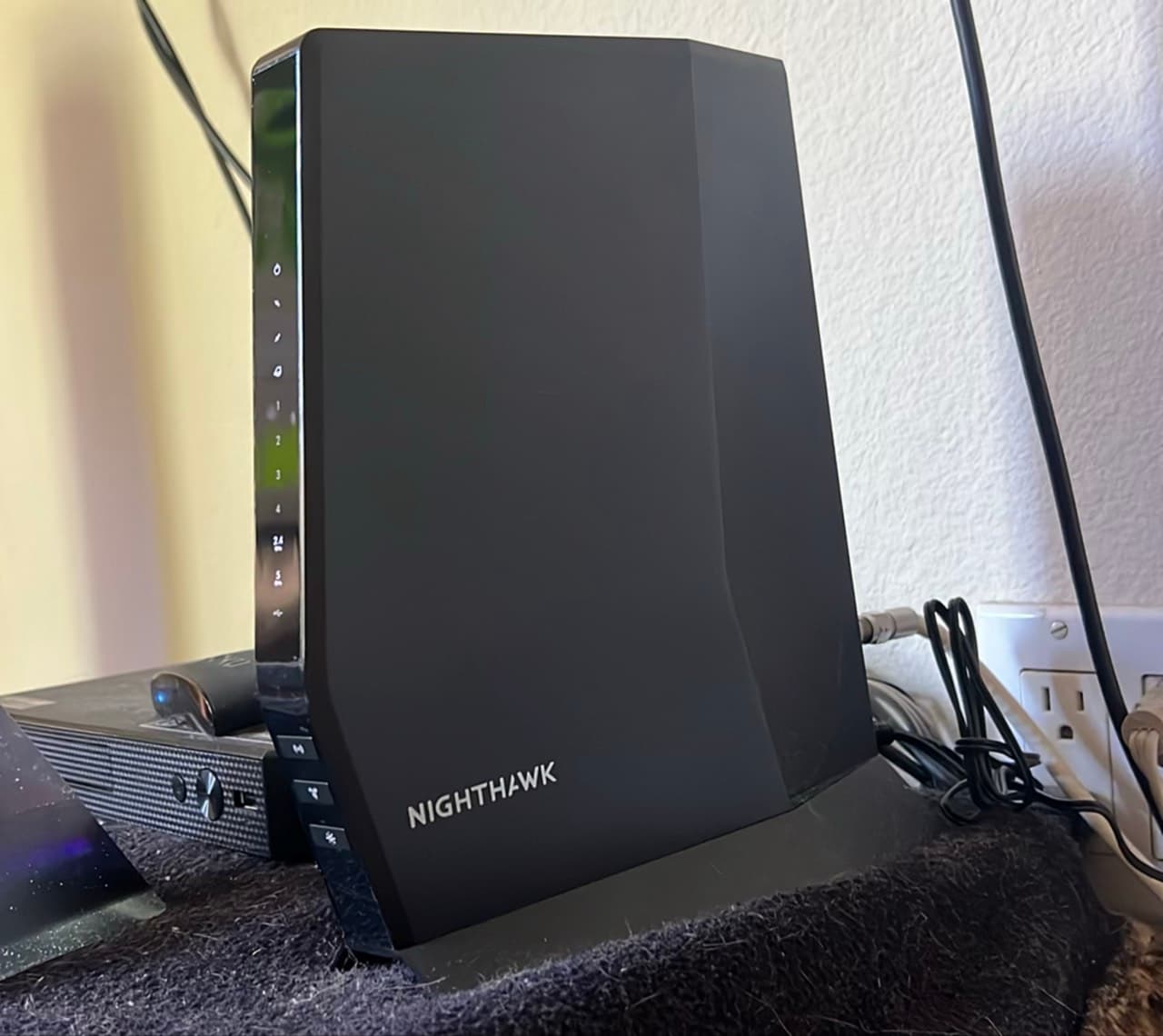 Nighthawk AX2700 Wi-Fi Cable Modem Router