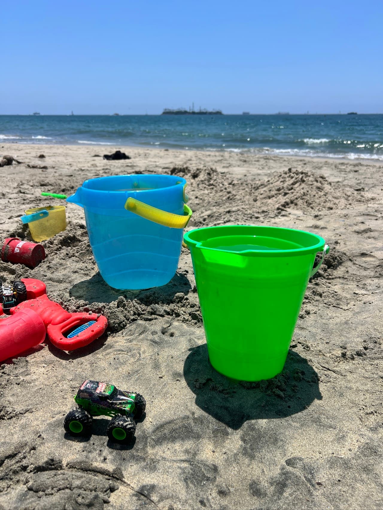 Beach bucket